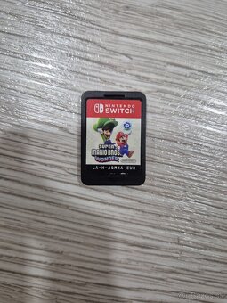 Nintendo Switch + Super Mario Bros. Wonder - 3