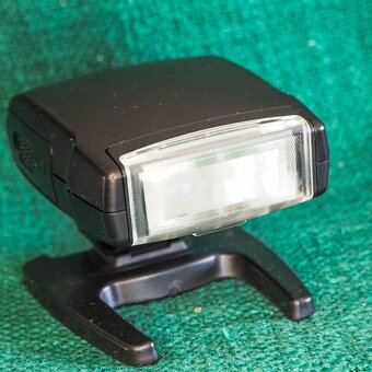 NIKON SB-400 Speedlight - 3