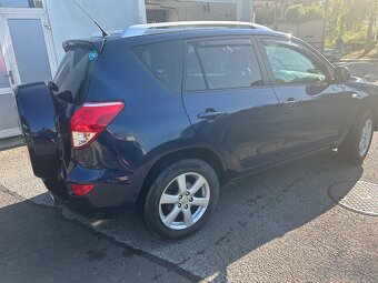 Predám Toyotu Rav4 2.0benzín 3.Gen - 3