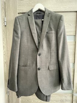 Pánsky oblek – slim fit, vlna 100 % (veľkosť M) - 3