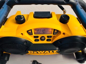DeWalt DC011 stavebné rádio - 3