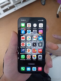 Predám iPhone 16e - 3