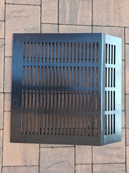 Locust - zadný kryt - mriežka - 3