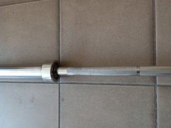 Olympijská tyč GORILLA SPORTS 220 cm/50 mm -NOVÁ za 1/2 ceny - 3