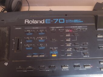 Roland E-70 - 3