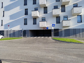 Garážové státie Slnečnice A3, ulici Zuzany Chalupovej 16-18 - 3