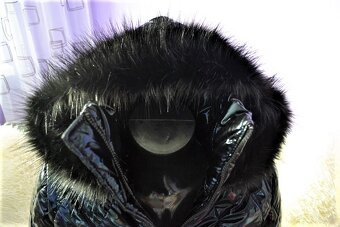 Trendy damsky cierny metalicky kabat s kapucnou NOVY - 3