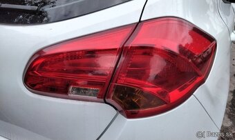 KIA CEED 1.4 2013 predám DVERE, zámok, zadné svetlo, RIADENI - 3