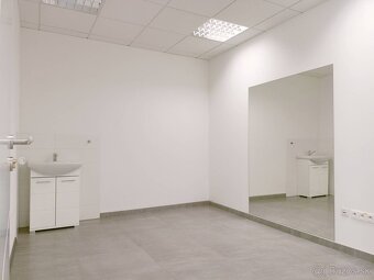 EXKLUZÍVNE Prenájom obchodného priestoru v CENTRE Trnavy - 3