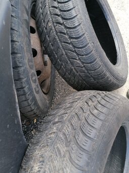 Predám 2ks pneu 195/60 r15 - 3