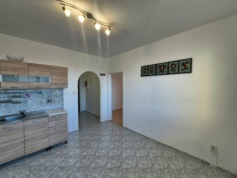 Predaj 1 izb.byt_Levice_balkón - 3