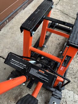 Predám hydraulický zdvihák na motorku / ATV – 680 kg - 3