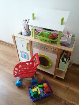 Drevená kuchynka + stolík so stoličkou - 3