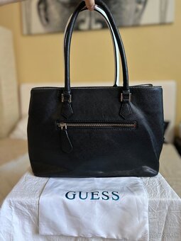 Cierno biela kabelka Guess - 3