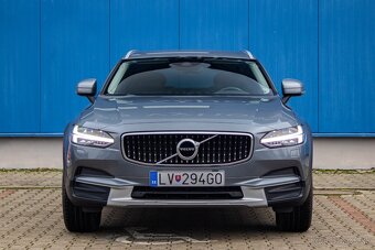 Volvo V90 D4 2.0L Momentum Cross Country - 3