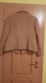 Hnedý kabát v. 42 - 3