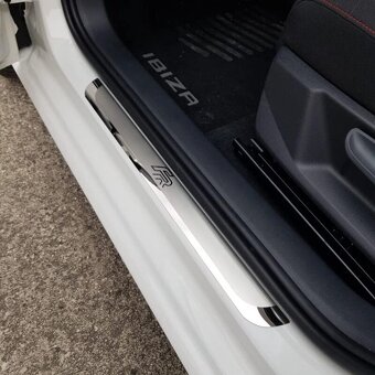 Prahové lišty SEAT s napisom LEON a napisom FR - 3