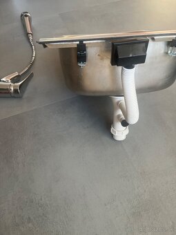 Kuchynský drez a batéria - 3