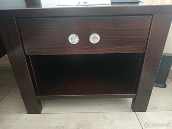 Predám posteľ s roštami a stolikmi - 3