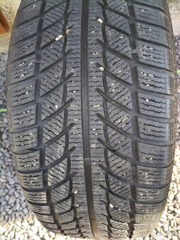 Pneu 225/45 R16 - 3