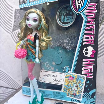 Monster High Lagoona Picture Day - 3