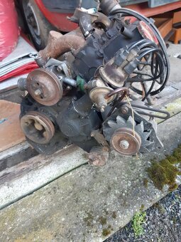 Škoda 100 -120 Favorit . -bloky hlavy ,potrubí .. - 3