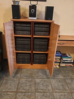 Skrinky a kozmetický stolík - 3