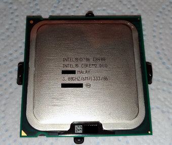 Predám Intel Core 2 Duo E8400 - 3