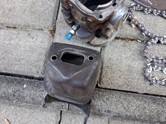 Husquarna 359 motorová píla - 3