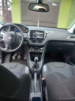 Peugeot 208 - 3