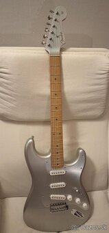 Fender H. E. R. Stratocaster Chrome Glow - 3