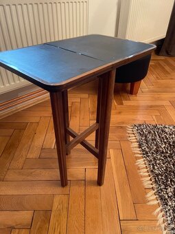 Starý skladajúci stolík a stoličky 4-skladeteľné. - 3