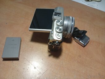 Predám foťak Olympus pen - 3