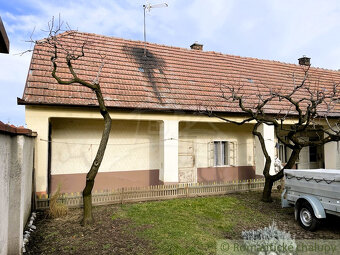 Vidiecky dom s krásnym pozemkom 1500 m2 v centre obce Vode - 3