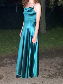 Elegantné šaty + sako a retiazka okolo pásu - 3