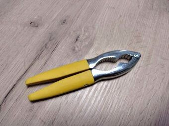 Luskacik na orechy dvoch velkosti - 3