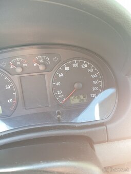 Predám volkswagen polo 1.4 benzin 2001 - 3