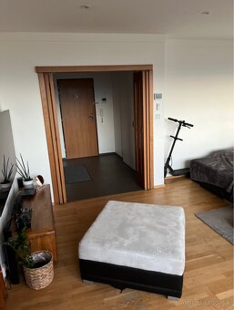 Priestranný 4-izbový byt-97 m², sídlisko 1.mája blok I - 3