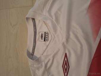 Biele tričko značky Umbro - 3
