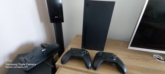 Xbox Series X + 2 ovládače + nabíjacia stanica + Blue-ray - 3