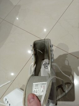 Predám dievčenské korčule veľkosť 35 - 3