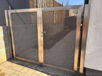 Nerezová brána - 3