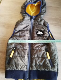 Chlapčenská vesta premerana - 3