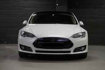 TESLA MODEL S P85 - 3