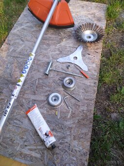 Predám krovinorez stihl 131 - 3