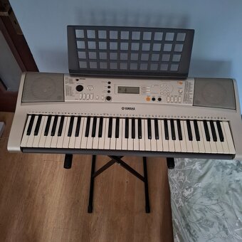 Yamaha keyboard PSR -E 313 - 3