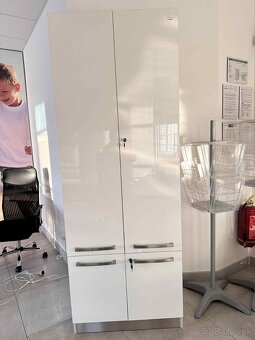 PREDÁME KANCELÁRSKY NÁBYTOK - 3