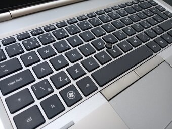 predám Hp elitebook 8460p , Intel(R) Core™i5 , 8gb ram , ssd - 3