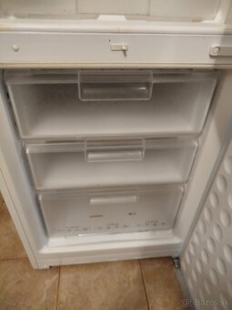 Chladnička s mraziakom v  bielej farbe Siemens - 3