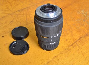 Nikon D5000 + Objektív Sigma 70-300 DG .makro Pre Nikon - 3